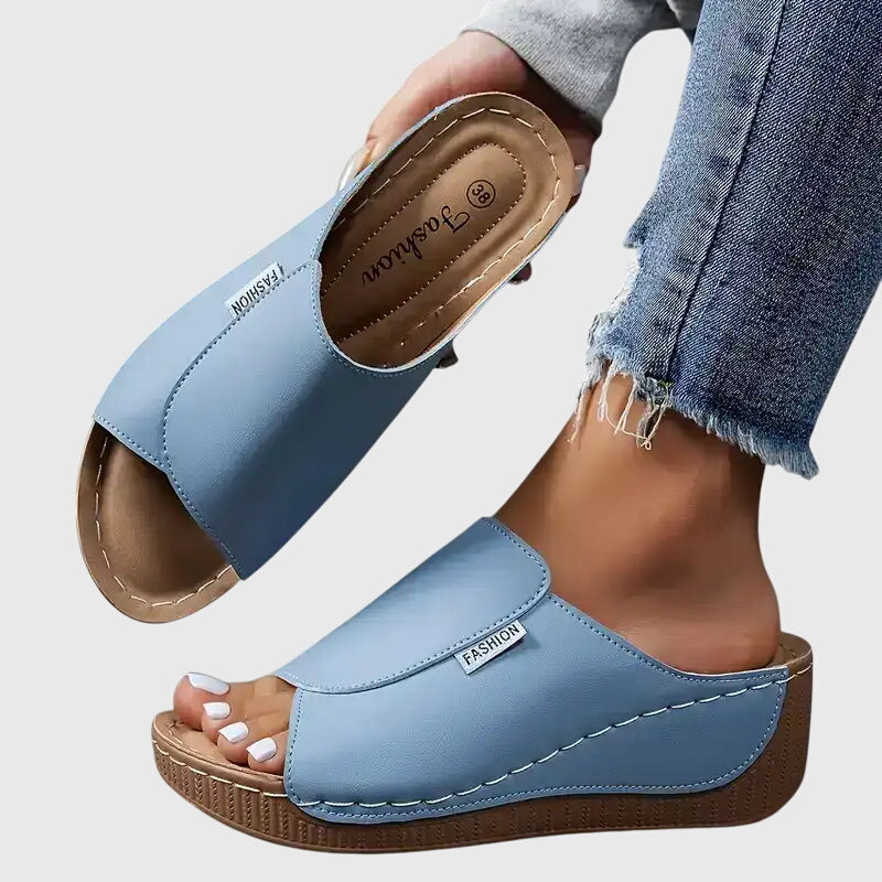Esther | Ortopediska kilklackade sandaler