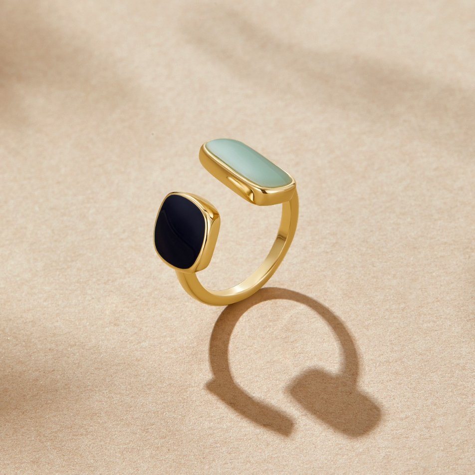 RENHET | ELEGANT INSLAGET RING
